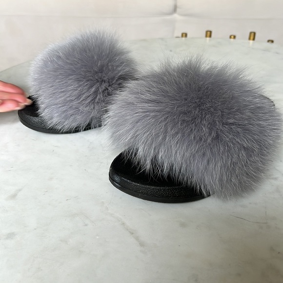 Fur flip-flops 💜. Size 6 - Picture 3 of 8